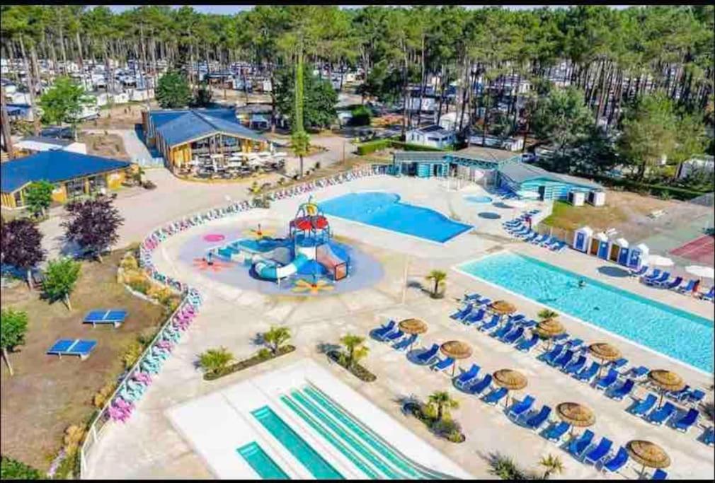 Apartment Neuf 2022, 6-8 Personnes, Piscine, Vacancesdenani Saint-Julien-en-Born